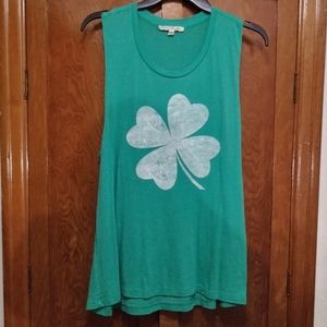 Green tank with white clover
